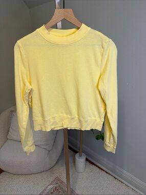 love, Fire Pale Yellow Cropped Crewneck Sweatshirt